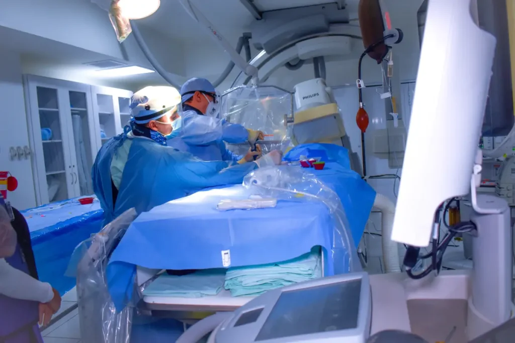 hemodinamia angiocrafia cali clinica dime especializada alta complejidad IVUS stent TAVI biplano hibrido